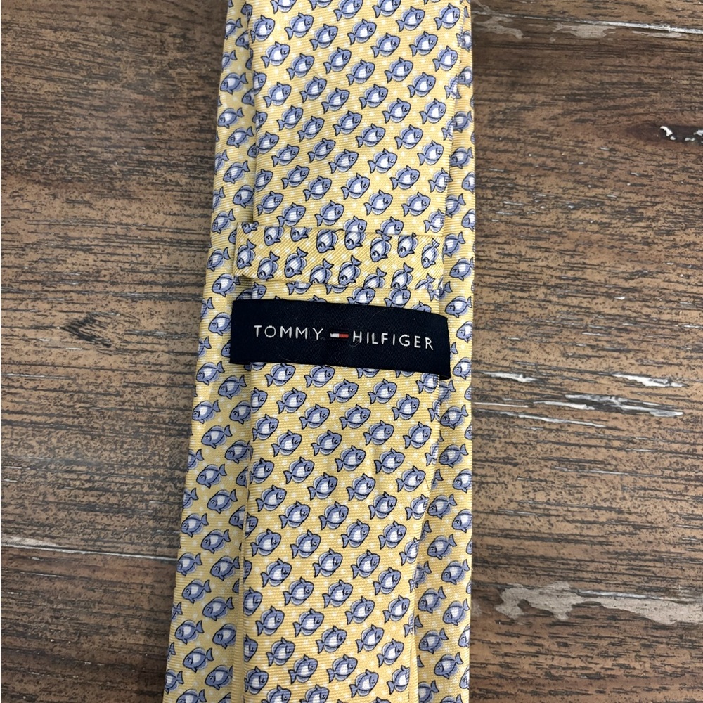 TH | Tommy Hilfiger 100% Silk Fish Neck Tie - Picture 2 of 10